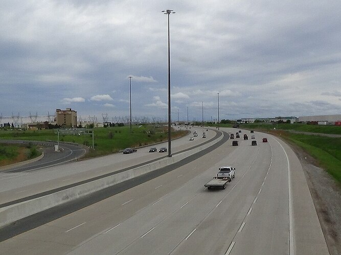 Highway 407 family with children commuter traffic